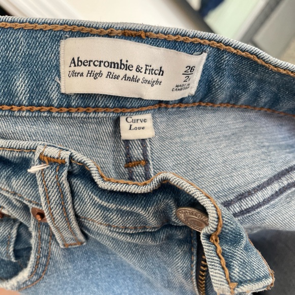 Abercrombie & Fitch Curve Love Ultra High Rise Ankle Straight Jeans size 26 EUC - Picture 5 of 5